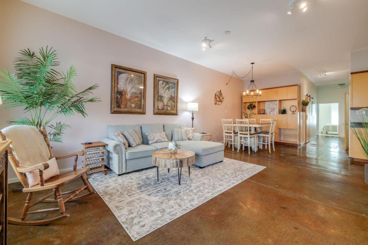 Southern Charmer-Historic District Downtown-Front Porch-Walk Score 90!!-Private Parking-1 Minute To Forsyth Park Savannah Exterior photo