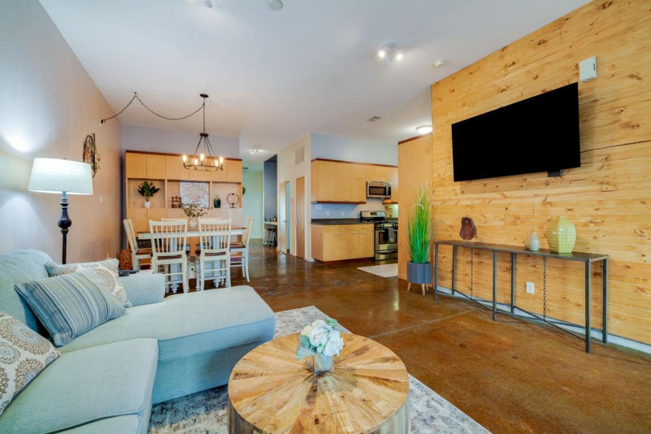 Southern Charmer-Historic District Downtown-Front Porch-Walk Score 90!!-Private Parking-1 Minute To Forsyth Park Savannah Exterior photo