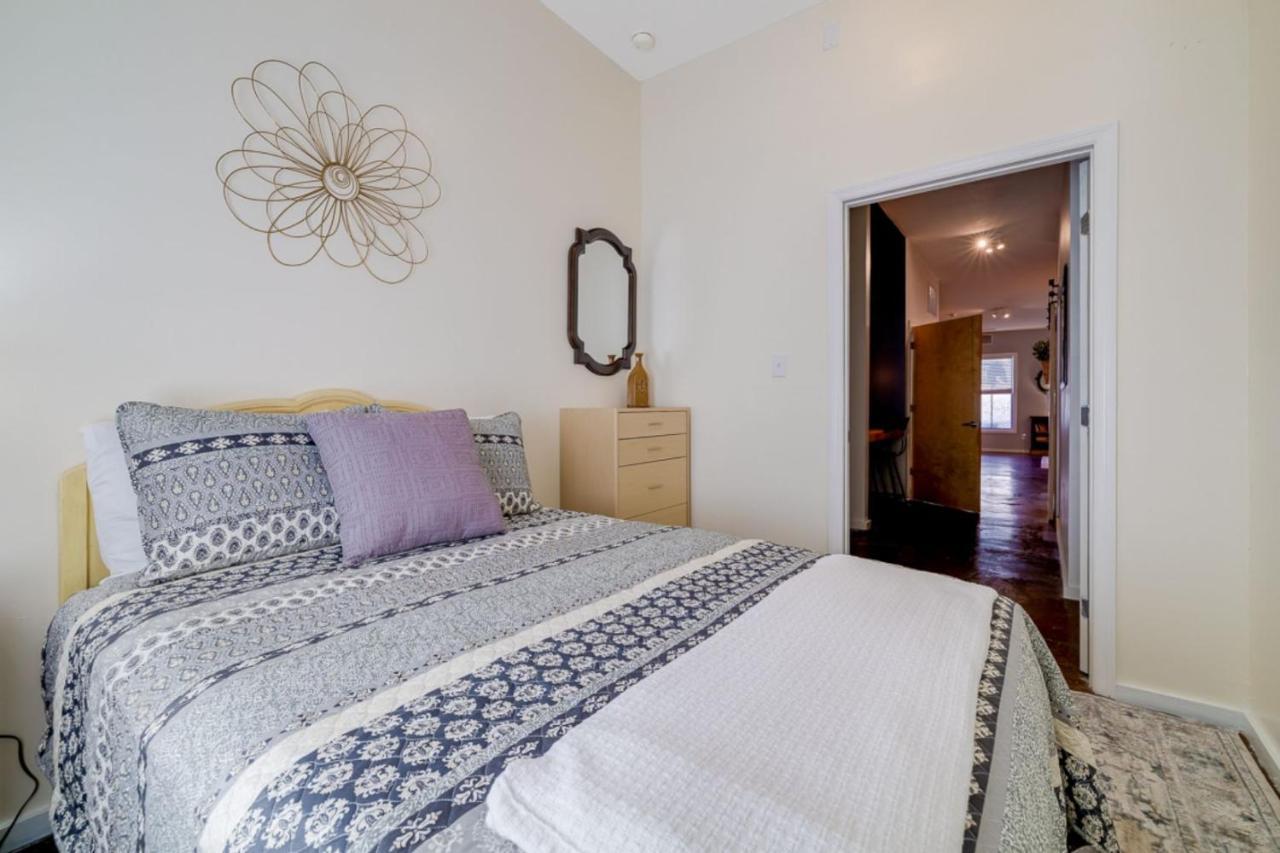 Southern Charmer-Historic District Downtown-Front Porch-Walk Score 90!!-Private Parking-1 Minute To Forsyth Park Savannah Exterior photo