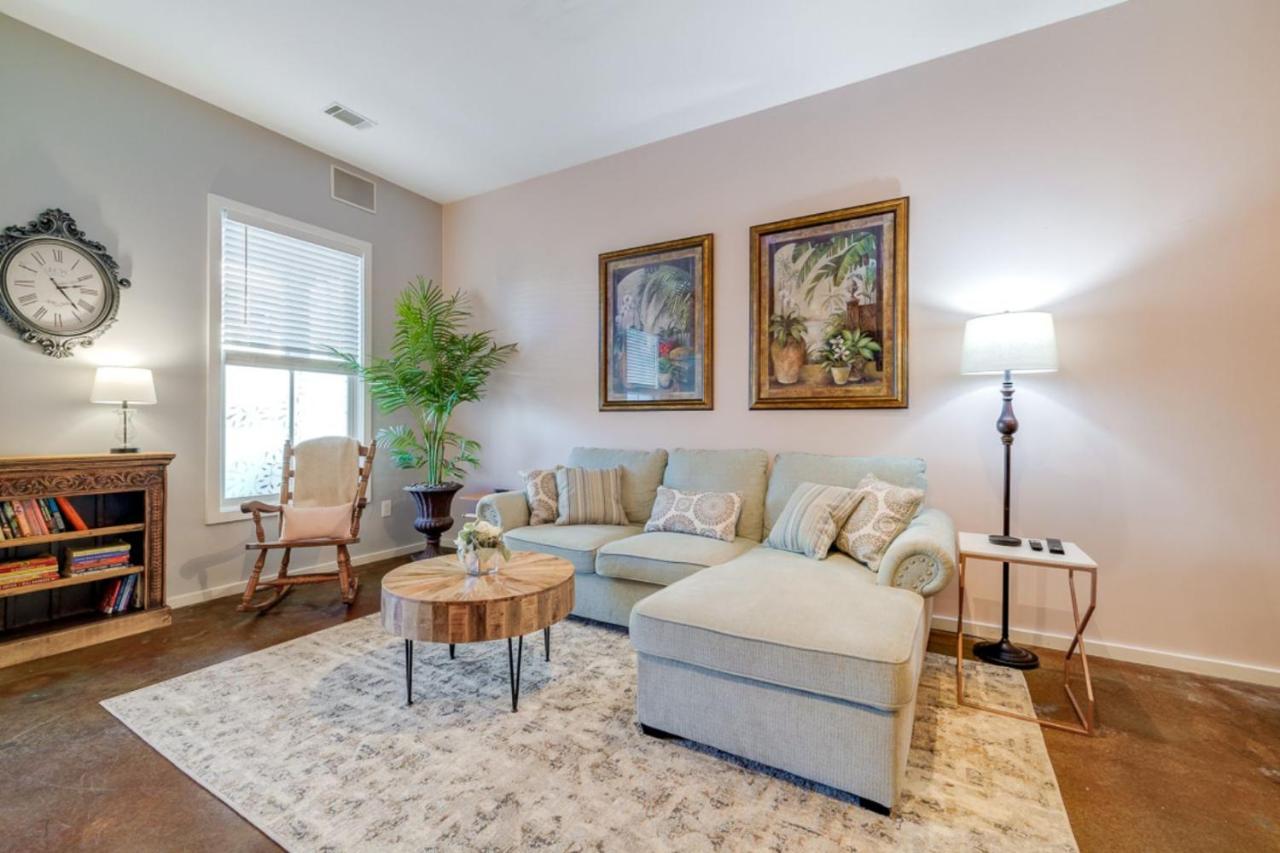 Southern Charmer-Historic District Downtown-Front Porch-Walk Score 90!!-Private Parking-1 Minute To Forsyth Park Savannah Exterior photo